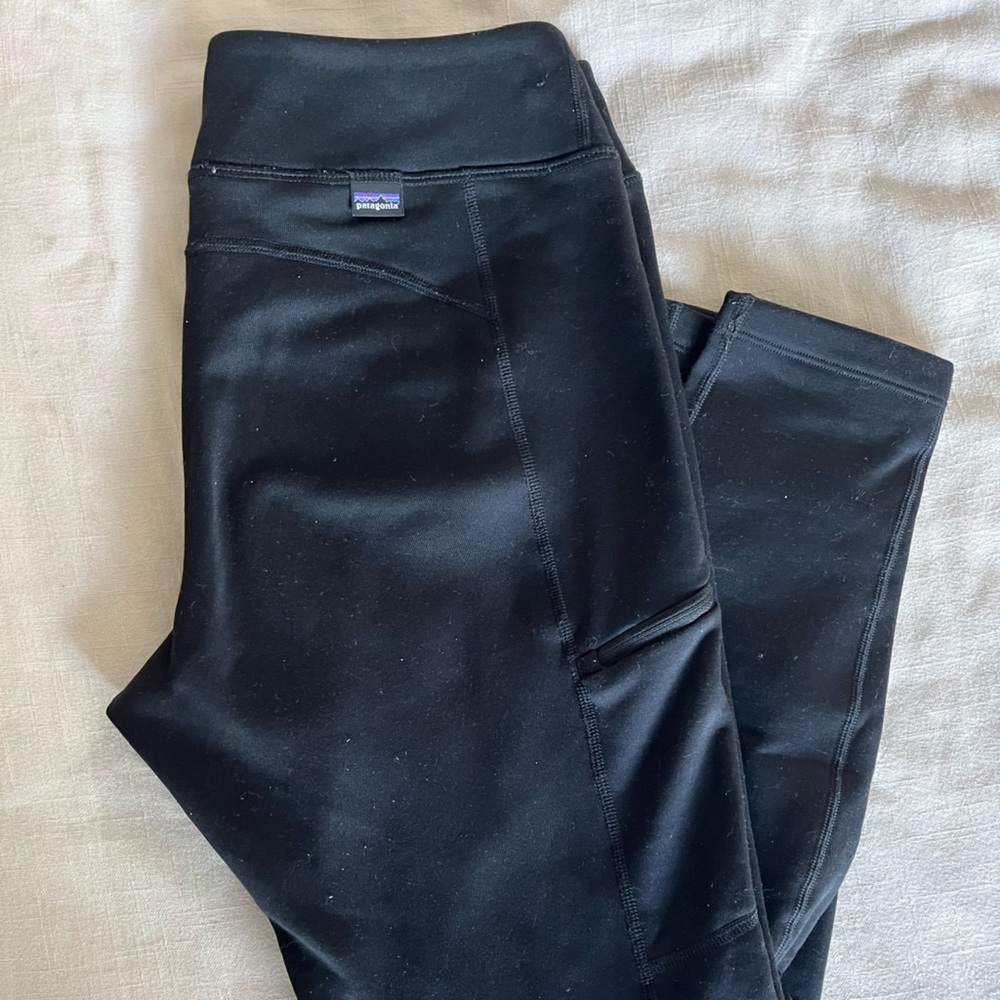 Patagonia base layer fleece lined leggings, new condition.